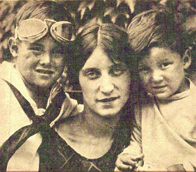 Bert, Jr., Helen, Allyn, Ca. Late 1920s (Source: ancestry.com)